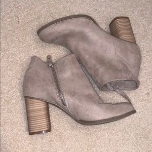 Dolce Vita Tan booties
